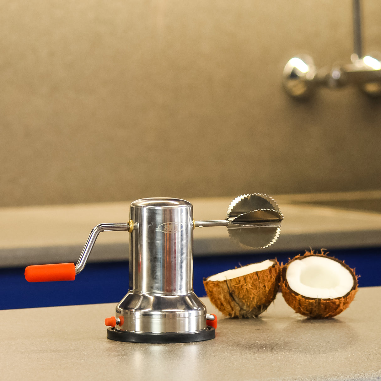 Free Interchangeable Blade Included – Stainless Steel Coconut Scraper for Kitchen – Manual Shredder with Rotatable Handle, Vacuum Base, Easy Operation, Durable Silver Tool